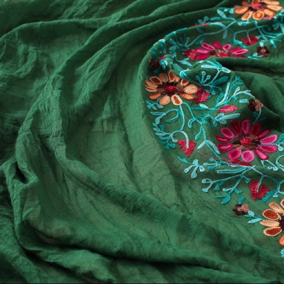 Beautiful soft cotton embroidered scarf - Picture 12 of 13